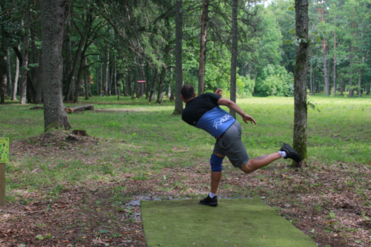 Gutshofpark Tõstamaa und Discgolf-Anlage slide-1