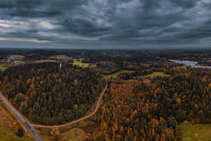 Aussichtsturm auf dem Berg Suur Munamägi slide-1