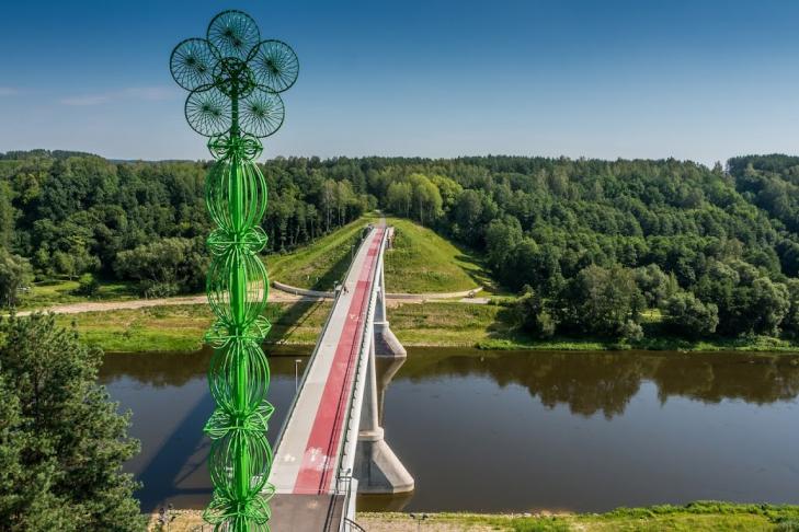 Baltosios rožės pėsčiųjų ir dviračių tiltas slide-2